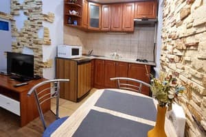 Квартира Home-Hotel на левом берегу ул. Митрополита Андрея Шептицкого, 1-а. Апартаменты трехместный ул.Шептицкого 1-а 10