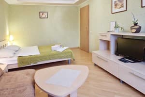 Квартира Home Hotel ул. Евгения Сверстюка 8. Апартаменты трехместный ул. Е. Сверстюка, 8 2