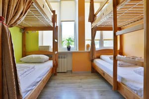 Хостел Light Life Hostel. Место в женском 4-местном номере  1