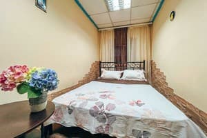 В центре Киева по ул.Саксаганского 7